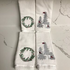 Set of 4 Winter Festive Hand Towels 2 pair Wreaths and Cardinals 18 x 11” NWOT